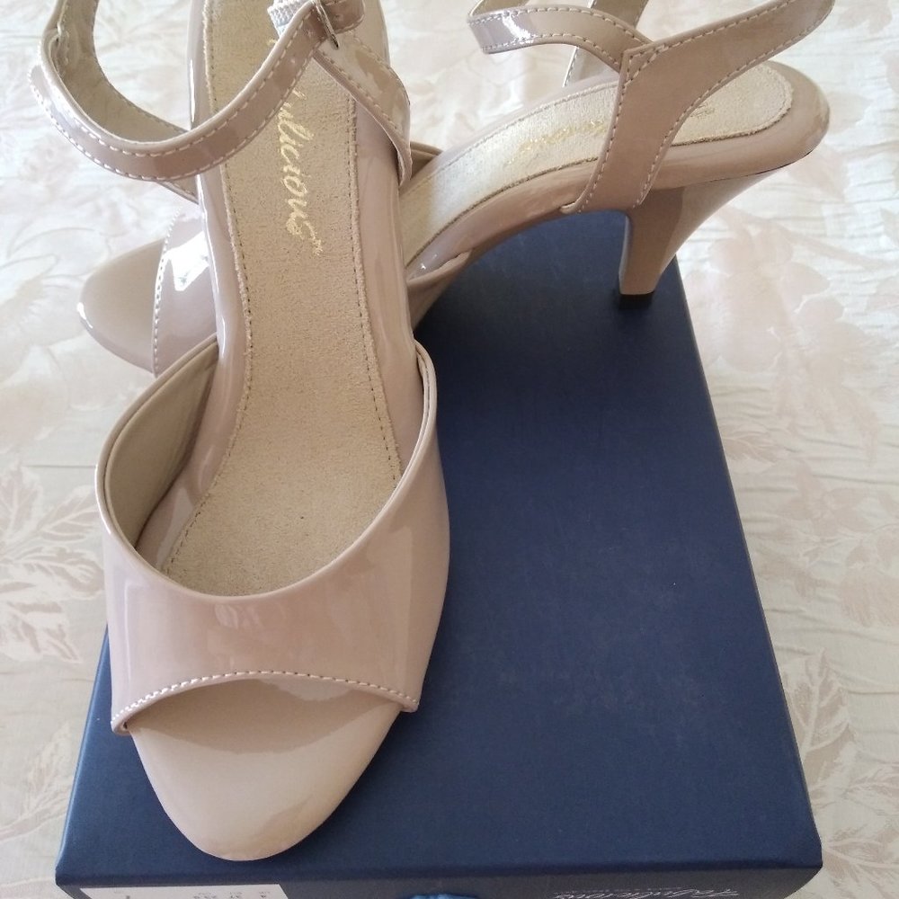 Nude Tan Strappy Sandals 7 NWT on Box